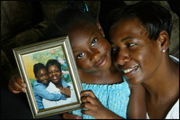Mya Hawkins, Daughter of Iraq Soldier, with her aunt - All images copyright Lisa Nipp 2010